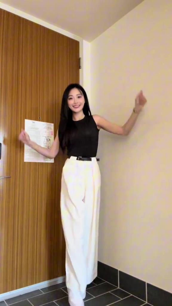 孟超曬自拍：常規(guī)賽正式收官啦，咱們季后賽見啦！